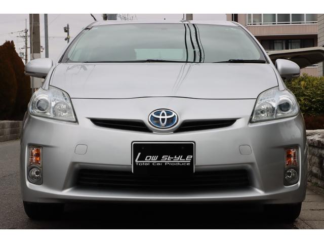 プリウス S 純正ナビ/バックカメラ/ETC/スマートキー2本/アイドリングストップ/ステアスイッチ/オートライト/オートエアコン/プッシュスタート/ヘッドライトレベライザー/純正アルミ(9枚目)