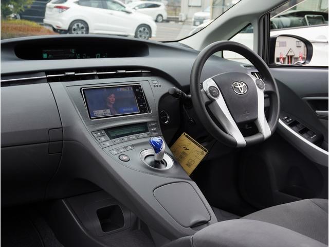 プリウス S 純正ナビ/バックカメラ/ETC/スマートキー2本/アイドリングストップ/ステアスイッチ/オートライト/オートエアコン/プッシュスタート/ヘッドライトレベライザー/純正アルミ(30枚目)