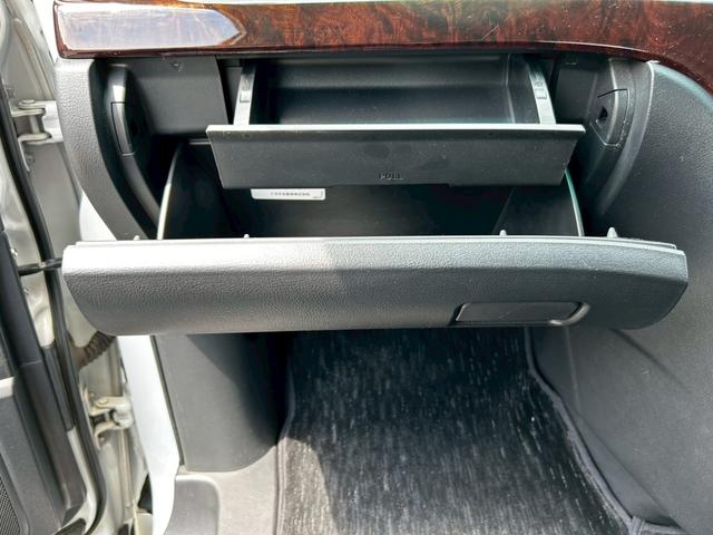 ヴェルファイア ２．４Ｚ　両側電動スライドドア、禁煙車、ナノイー、プレミアムサウンドシステム、ＴＶ、Ｂｌｕｅｔｏｏｔｈ、バックカメラ、フリップダウンモニター、ビルドインＥＴＣ、スマートキー、オットマン、ワンオーナー（32枚目）