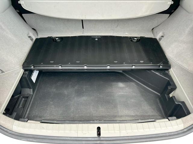 プリウス Ｓ　ナビ、Ｂｌｕｅｔｏｏｔｈ、ＴＶ、バックカメラ、禁煙車、ビルドインＥＴＣ、スマートキー、全席オートパワーウィンドウ、電動格納ミラー、ウィンカーミラー、　オートエアコン、社外アルミホイール、オートライト（43枚目）