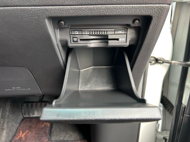 アルファード ２４０Ｓ　タイプゴールド　両側電動スライドドア、禁煙車、ナノイー、パワーゲート、ナビ、ＴＶ、バックカメラ、Ｂｌｕｅｔｏｏｔｈ、電動格納ミラー、オットマン、オットマン、オートライト、ドライブレコーダー、スマートキー（28枚目）