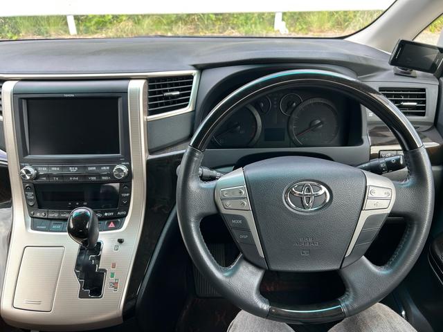 アルファード ２４０Ｓ　タイプゴールド　両側電動スライドドア、禁煙車、ナノイー、パワーゲート、ナビ、ＴＶ、バックカメラ、Ｂｌｕｅｔｏｏｔｈ、電動格納ミラー、オットマン、オットマン、オートライト、ドライブレコーダー、スマートキー（29枚目）