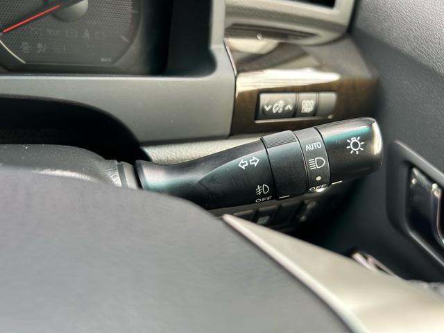 アルファード ２４０Ｓ　タイプゴールド　両側電動スライドドア、禁煙車、ナノイー、パワーゲート、ナビ、ＴＶ、バックカメラ、Ｂｌｕｅｔｏｏｔｈ、電動格納ミラー、オットマン、オットマン、オートライト、ドライブレコーダー、スマートキー（31枚目）