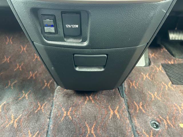 アルファード ２４０Ｓ　タイプゴールド　両側電動スライドドア、禁煙車、ナノイー、パワーゲート、ナビ、ＴＶ、バックカメラ、Ｂｌｕｅｔｏｏｔｈ、電動格納ミラー、オットマン、オットマン、オートライト、ドライブレコーダー、スマートキー（40枚目）