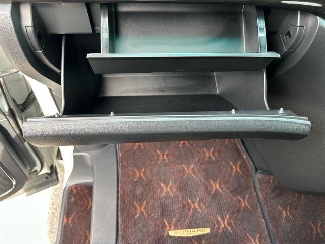 アルファード ２４０Ｓ　タイプゴールド　両側電動スライドドア、禁煙車、ナノイー、パワーゲート、ナビ、ＴＶ、バックカメラ、Ｂｌｕｅｔｏｏｔｈ、電動格納ミラー、オットマン、オットマン、オートライト、ドライブレコーダー、スマートキー（48枚目）