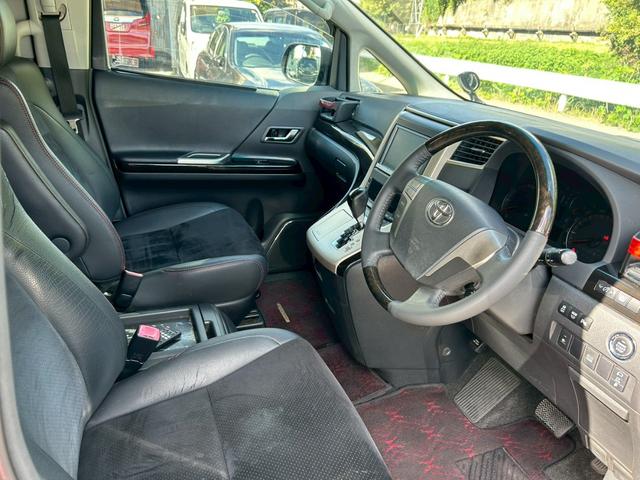 ヴェルファイア ２．４Ｚ　ゴールデンアイズ　両側電動スライドドア、パワーバックトランク、ナビ、ＴＶ、バックカメラ、Ｂｌｕｅｔｏｏｔｈ、フリップダウンモニター、ナノイー、オートライト、オットマン、スマートキー、ＥＴＣ、パワーウィンドウ（24枚目）