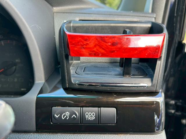 ヴェルファイア ２．４Ｚ　ゴールデンアイズ　両側電動スライドドア、パワーバックトランク、ナビ、ＴＶ、バックカメラ、Ｂｌｕｅｔｏｏｔｈ、フリップダウンモニター、ナノイー、オートライト、オットマン、スマートキー、ＥＴＣ、パワーウィンドウ（29枚目）