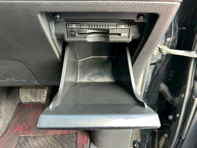 ヴェルファイア ２．４Ｚ　ゴールデンアイズ　両側電動スライドドア、パワーバックトランク、ナビ、ＴＶ、バックカメラ、Ｂｌｕｅｔｏｏｔｈ、フリップダウンモニター、ナノイー、オートライト、オットマン、スマートキー、ＥＴＣ、パワーウィンドウ（31枚目）