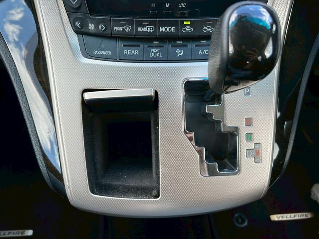 ヴェルファイア ２．４Ｚ　ゴールデンアイズ　両側電動スライドドア、パワーバックトランク、ナビ、ＴＶ、バックカメラ、Ｂｌｕｅｔｏｏｔｈ、フリップダウンモニター、ナノイー、オートライト、オットマン、スマートキー、ＥＴＣ、パワーウィンドウ（38枚目）