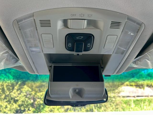 ヴェルファイア ２．４Ｚ　ゴールデンアイズ　両側電動スライドドア、パワーバックトランク、ナビ、ＴＶ、バックカメラ、Ｂｌｕｅｔｏｏｔｈ、フリップダウンモニター、ナノイー、オートライト、オットマン、スマートキー、ＥＴＣ、パワーウィンドウ（40枚目）