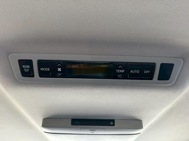 ヴェルファイア ２．４Ｚ　ゴールデンアイズ　両側電動スライドドア、パワーバックトランク、ナビ、ＴＶ、バックカメラ、Ｂｌｕｅｔｏｏｔｈ、フリップダウンモニター、ナノイー、オートライト、オットマン、スマートキー、ＥＴＣ、パワーウィンドウ（55枚目）