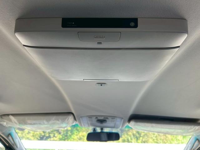 ヴェルファイア ２．４Ｚ　ゴールデンアイズ　両側電動スライドドア、パワーバックトランク、ナビ、ＴＶ、バックカメラ、Ｂｌｕｅｔｏｏｔｈ、フリップダウンモニター、ナノイー、オートライト、オットマン、スマートキー、ＥＴＣ、パワーウィンドウ（56枚目）