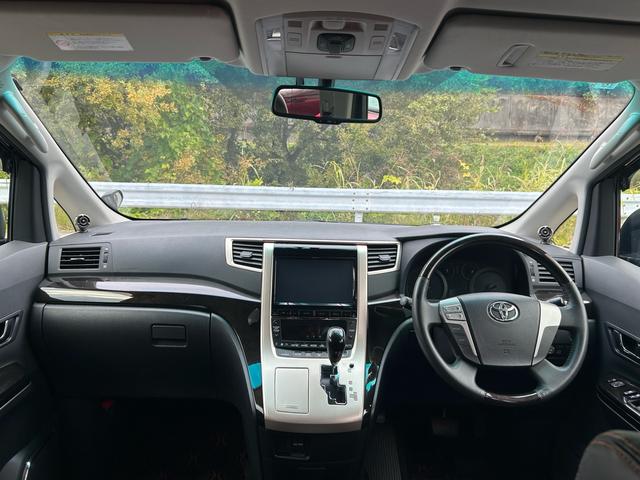 アルファード 240S タイプゴールド 両側電動スライドドア、パワーバックトランク、禁煙車、アルパイン9インチナビ、フルセグTV、Bluetooth、バックカメラ、ビルドインETC、オットマン、ハーフレザーシート、スマートキー、電動格納ミラ(4枚目)