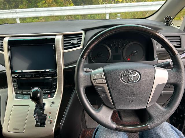 アルファード 240S タイプゴールド 両側電動スライドドア、パワーバックトランク、禁煙車、アルパイン9インチナビ、フルセグTV、Bluetooth、バックカメラ、ビルドインETC、オットマン、ハーフレザーシート、スマートキー、電動格納ミラ(33枚目)