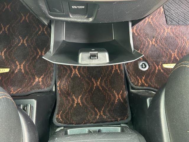 アルファード 240S タイプゴールド 両側電動スライドドア、パワーバックトランク、禁煙車、アルパイン9インチナビ、フルセグTV、Bluetooth、バックカメラ、ビルドインETC、オットマン、ハーフレザーシート、スマートキー、電動格納ミラ(52枚目)