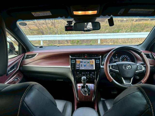 ハリアー プレミアム　アルパイン９インチナビ、アルパインフリップダウンモニター、禁煙車、パワーバックトランク、クルーズコントロール、フルモデリスタエアロ、Ｂｌｕｅｔｏｏｔｈ、地デジＴＶ、前後ドラレコ、電動格納ミラー（4枚目）