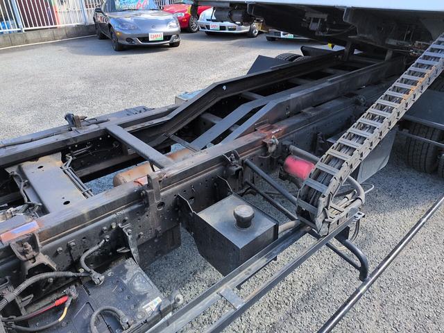 キャンター 　積載車　強化ボディ　ウインチ　ＥＴＣ　キーレス　サイドマーカー　オートエアコン　ＨＩＤ　運転席アームレスト　両電格ミラー（15枚目）