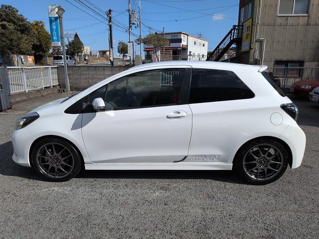 ヴィッツ ＧＲＭＮ　ターボ　２００台限定車　ターボ　５ＭＴ　ナビ　ＴＶ　Ｂｌｕｅｔｏｏｔｈオーディオ　Ｂカメラ　ＥＴＣ　ＧＲ専用レカロシート　純正ＢＢＳアルミ　スマートキー（7枚目）