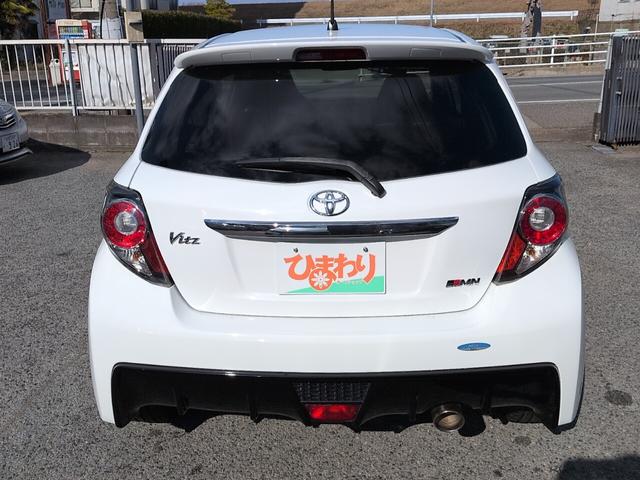 ヴィッツ ＧＲＭＮ　ターボ　２００台限定車　ターボ　５ＭＴ　ナビ　ＴＶ　Ｂｌｕｅｔｏｏｔｈオーディオ　Ｂカメラ　ＥＴＣ　ＧＲ専用レカロシート　純正ＢＢＳアルミ　スマートキー（9枚目）