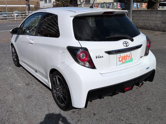 ヴィッツ ＧＲＭＮ　ターボ　２００台限定車　ターボ　５ＭＴ　ナビ　ＴＶ　Ｂｌｕｅｔｏｏｔｈオーディオ　Ｂカメラ　ＥＴＣ　ＧＲ専用レカロシート　純正ＢＢＳアルミ　スマートキー（10枚目）