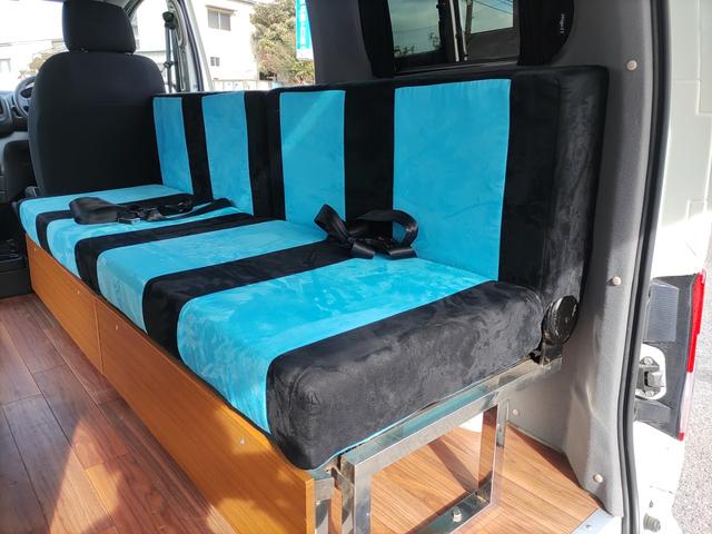 �������V�[�g�ɂS�l���܂�