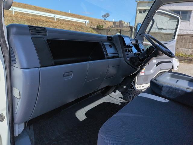 キャンター 積載車　ターボ　タダノ低床ロングボディ　ラジコン　ウインチ　ナビ　ＴＶ　ＥＴＣ　左電動格納ミラー　運転席エアバッグ　ＡＢＳ　ヘッドライトレベライザー　エアコン　パワステ　パワーウインド　荷台内寸５８４０ｃｍ（52枚目）