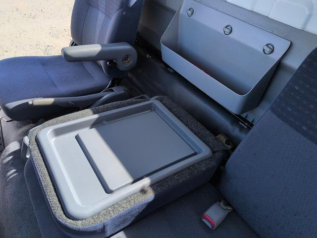 キャンター 積載車　ターボ　タダノ低床ロングボディ　ラジコン　ウインチ　ナビ　ＴＶ　ＥＴＣ　左電動格納ミラー　運転席エアバッグ　ＡＢＳ　ヘッドライトレベライザー　エアコン　パワステ　パワーウインド　荷台内寸５８４０ｃｍ（53枚目）