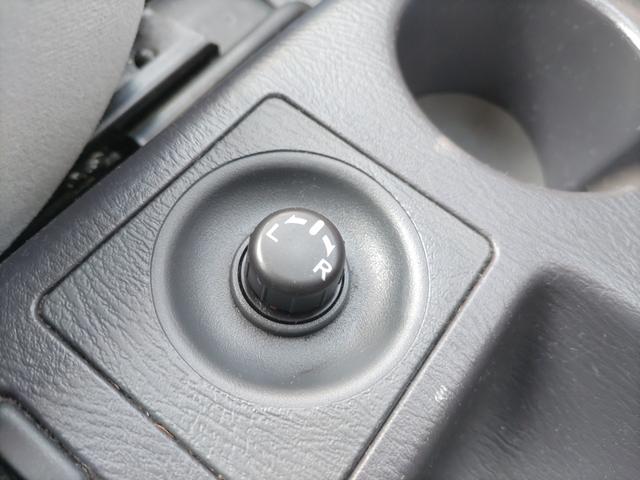 サンバーバン ディアス キーレス CDオーディオ ヘッドライトレベライザー プライバシーガラス オーバーヘッドコンソール Wエアバッグ ABS(44枚目)