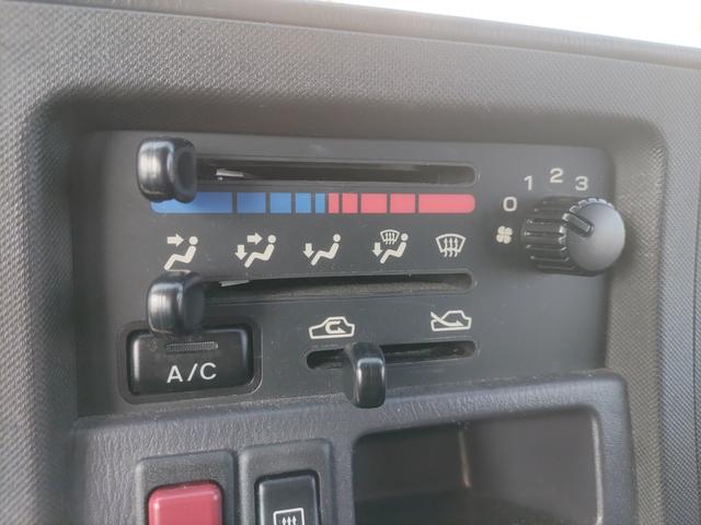 サンバーバン ディアス キーレス CDオーディオ ヘッドライトレベライザー プライバシーガラス オーバーヘッドコンソール Wエアバッグ ABS(46枚目)