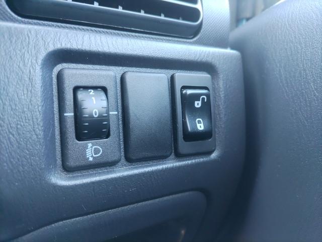 サンバーバン ディアス キーレス CDオーディオ ヘッドライトレベライザー プライバシーガラス オーバーヘッドコンソール Wエアバッグ ABS(48枚目)