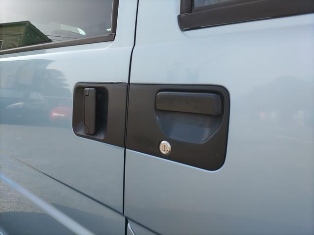 サンバーバン ディアス キーレス CDオーディオ ヘッドライトレベライザー プライバシーガラス オーバーヘッドコンソール Wエアバッグ ABS(57枚目)