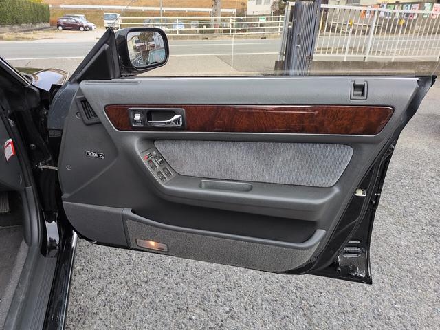 �^�]�ȃh�A�g����