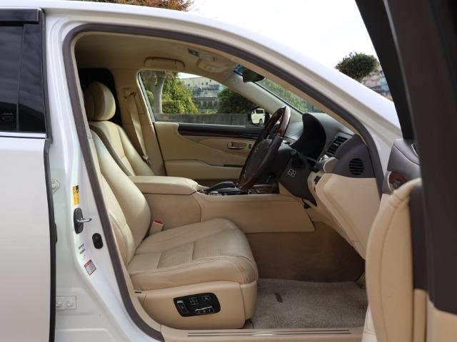 LS LS460 バージョンC Iパッケージ ・レクサスプレミアムサウンド・純正ナビ・フルセグ・Bカメラ・三眼LEDライト・レザーシート・シートエアコン・クリアランスソナー・純正18AW・ステアリングヒーター・ETC・パワートランク・クルコン(16枚目)