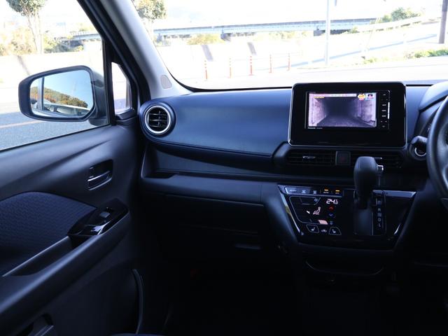 ★ステアリングスイッチ★コーナーセンサー★Ｂｌｕｅｔｏｏｔｈ★ＤＶＤ★アイドリングストップ★ドアミラーウインカー★プッシュスタート★保証書有り