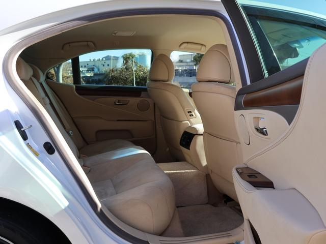 ＬＳ ＬＳ４６０　・レクサスプレミアムサウンドシステム・純正ナビ・フルセグＴＶ・バックカメラ・三眼ＬＥＤライト・フォグ・社外２０ＡＷ・ＥＴＣ・ステアリングヒーター・クリアランスソナー・エンジンスターター・クルコン（7枚目）