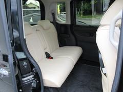 当店の展示車両は【価格・装備・状態】にこだわり仕入れ専属スタッフが日々仕入れを行っております！そのお陰で全国からお問合せを頂き、在庫回転率がとても早い為、常に新鮮な中古車を取り揃えております。 3