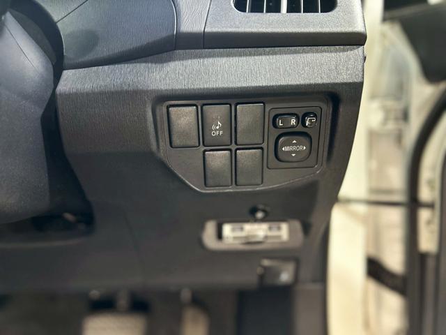 プリウス Ｓ　エイムゲンフルエアロ　車高調　ＬＥＤテール　大型ナビＴＶ　ＡＬＰＩＮＥ　ウーファー　カロッツェリアスピーカー＆ツイーター　ｗｏｒｋ１９インチアルミ　自動格納ミラー　バックカメラ（72枚目）