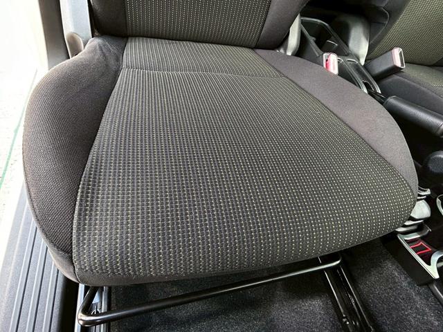 ジムニー XC リフトアップ 社外前後バンパー LEDヘッド 衝突軽減 ディスプレイオーディオ 禁煙 シ-トヒ-タ- フルフラット 衝突安全ボディ フルタイム4WD 横滑防止 パワーウィンド オートマチックハイビーム(33枚目)