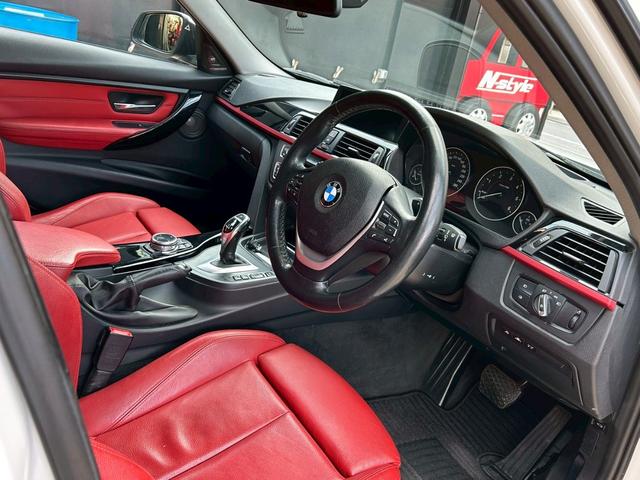 ３シリーズ ３２０ｄ　スポーツ　ハーマンカードン　赤革　サンルーフ　全周囲カメラ　衝突軽減　ＥＴＣ　ナビ　ＴＶ　電動シート　アクティブクルーズコントロール（32枚目）