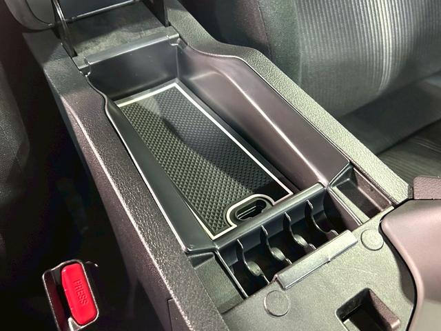 ノート Ｘ　プロパイロット　日産コネクトナビ　ＳＯＳ　全周囲カメラ　ＬＥＤ　デジタルインナーミラー　アダプティブヘッドライト　ＬＥＤフォグ　ＥＴＣ　ＢＳＷ　ＢＳＩ　ＲＣＴＡ　衝突被害軽減ブレ－キ　禁煙　ＵＳＢ接続（60枚目）