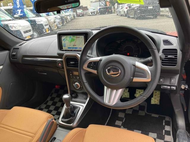コペン ローブ　オープンカー　ＥＴＣ　バックカメラ　ナビ　オートライト　ＬＥＤヘッドランプ　ＭＴ　スマートキー　シートヒーター　アルミホイール　盗難防止システム　衝突安全ボディ　ＡＢＳ　ＥＳＣ　Ｂｌｕｅｔｏｏｔｈ（2枚目）