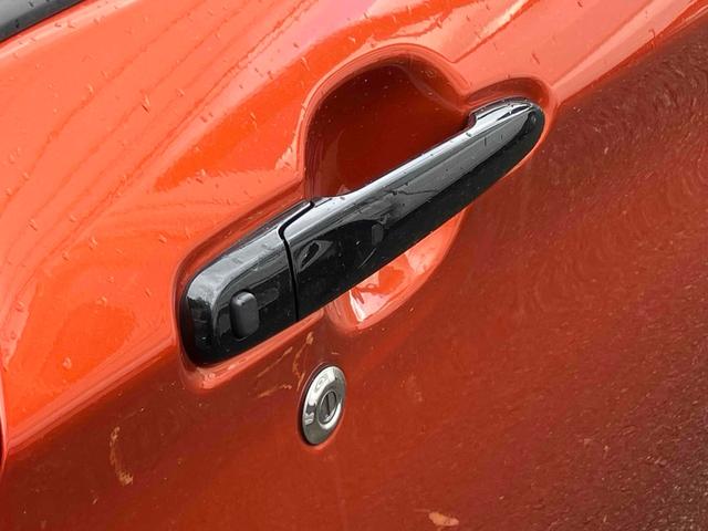 コペン ローブ　オープンカー　ＥＴＣ　バックカメラ　ナビ　オートライト　ＬＥＤヘッドランプ　ＭＴ　スマートキー　シートヒーター　アルミホイール　盗難防止システム　衝突安全ボディ　ＡＢＳ　ＥＳＣ　Ｂｌｕｅｔｏｏｔｈ（25枚目）
