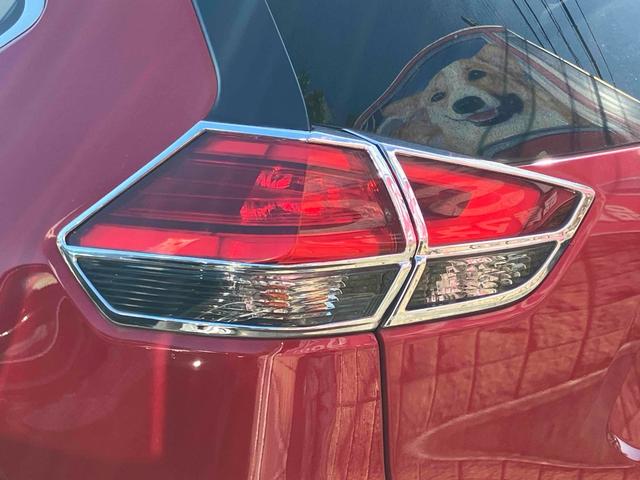 エクストレイル ２０Ｓ　ハイブリッド　ＥＴＣ　バックカメラ　クリアランスソナー　衝突被害軽減システム　ナビ　ＴＶ　アルミホイール　スマートキー　ＣＶＴ　盗難防止システム　衝突安全ボディ　ＣＤ　ＤＶＤ再生　ブルーレイ（28枚目）