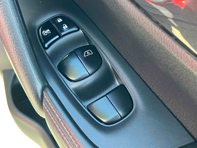 エクストレイル ２０Ｓ　ハイブリッド　ＥＴＣ　バックカメラ　クリアランスソナー　衝突被害軽減システム　ナビ　ＴＶ　アルミホイール　スマートキー　ＣＶＴ　盗難防止システム　衝突安全ボディ　ＣＤ　ＤＶＤ再生　ブルーレイ（41枚目）