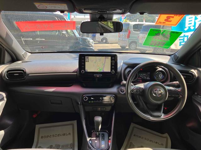 ヤリス Ｇ　ＥＴＣ　バックカメラ　ナビ　レーンアシスト　衝突被害軽減システム　オートマチックハイビーム　オートライト　スマートキー　電動格納ミラー　ＣＶＴ　レンタカーアップ　盗難防止システム　衝突安全ボディ（2枚目）