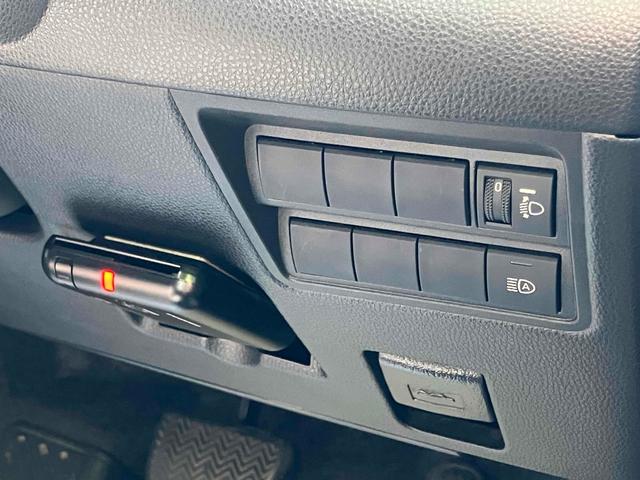 ヤリス Ｇ　ＥＴＣ　バックカメラ　ナビ　レーンアシスト　衝突被害軽減システム　オートマチックハイビーム　オートライト　スマートキー　電動格納ミラー　ＣＶＴ　レンタカーアップ　盗難防止システム　衝突安全ボディ（9枚目）