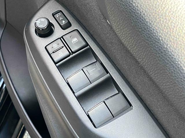 ヤリス Ｇ　ＥＴＣ　バックカメラ　ナビ　レーンアシスト　衝突被害軽減システム　オートマチックハイビーム　オートライト　スマートキー　電動格納ミラー　ＣＶＴ　レンタカーアップ　盗難防止システム　衝突安全ボディ（11枚目）