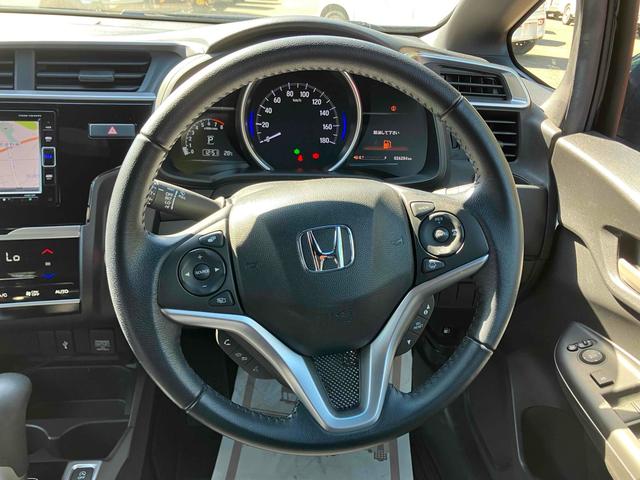 フィット １３Ｇ・モデューロスタイル　ホンダセンシング　ワンオーナー　禁煙車　ドライブレコーダー　ＥＴＣ　バックカメラ　ナビ　ＴＶ　オートクルーズコントロール　レーンアシスト　衝突被害軽減システム　アルミホイール　オートライト　ＬＥＤヘッドランプ（3枚目）