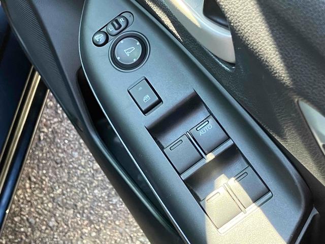 フィット １３Ｇ・モデューロスタイル　ホンダセンシング　ワンオーナー　禁煙車　ドライブレコーダー　ＥＴＣ　バックカメラ　ナビ　ＴＶ　オートクルーズコントロール　レーンアシスト　衝突被害軽減システム　アルミホイール　オートライト　ＬＥＤヘッドランプ（11枚目）