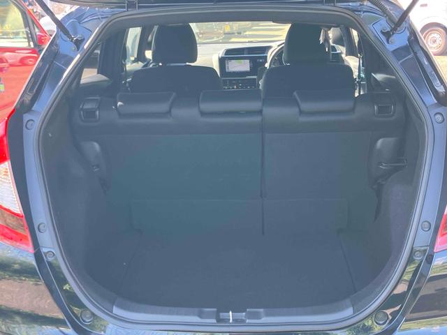 フィット １３Ｇ・モデューロスタイル　ホンダセンシング　ワンオーナー　禁煙車　ドライブレコーダー　ＥＴＣ　バックカメラ　ナビ　ＴＶ　オートクルーズコントロール　レーンアシスト　衝突被害軽減システム　アルミホイール　オートライト　ＬＥＤヘッドランプ（17枚目）